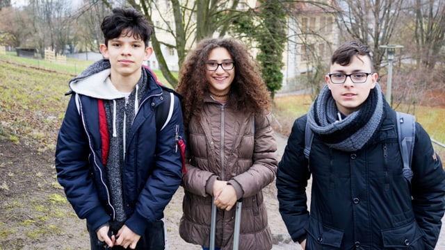 Abschlussklasse: Die gehörlosen Schüler Ivan, Xenia und Diogo Abschlussklasse: Die gehörlosen Schüler Ivan, Xenia und Diogo
