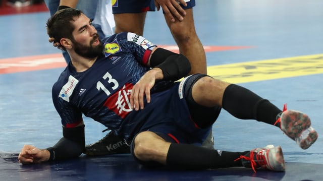 Nikola Karabatic liegt am Boden Nikola Karabatic liegt am Boden