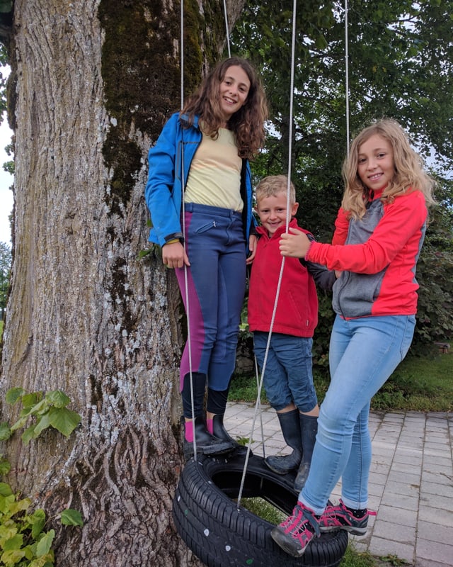 Léonie und ihre Geschwister Thibaut und Annick. Léonie und ihre Geschwister Thibaut und Annick.