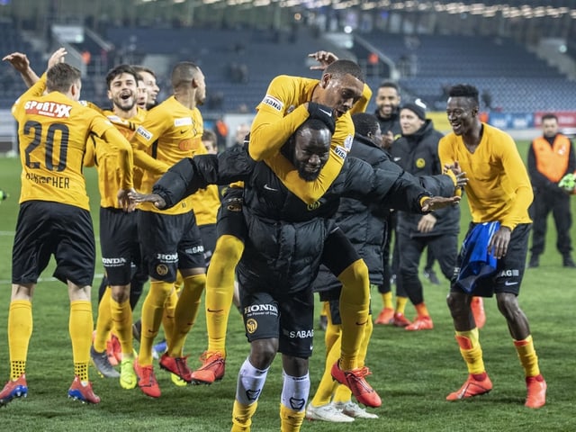 Die YB-Spieler jubeln. Die YB-Spieler jubeln.