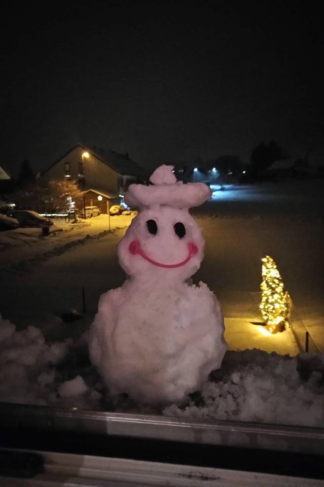 lachender kleiner Schneemann