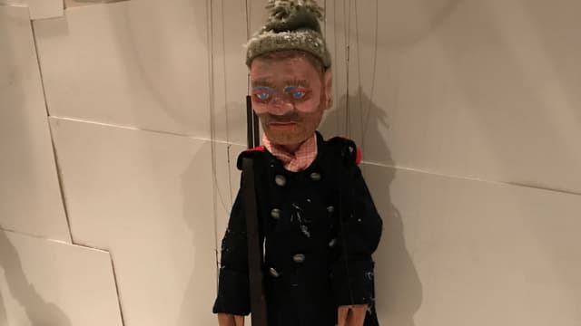 Eine männliche Marionette Eine männliche Marionette