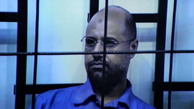 Saif al-Islam durant il process a Zintan. Saif al-Islam durant il process a Zintan.
