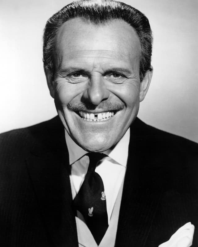 Schwarz-weiss Porträt von Terry Thomas. Schwarz-weiss Porträt von Terry Thomas.