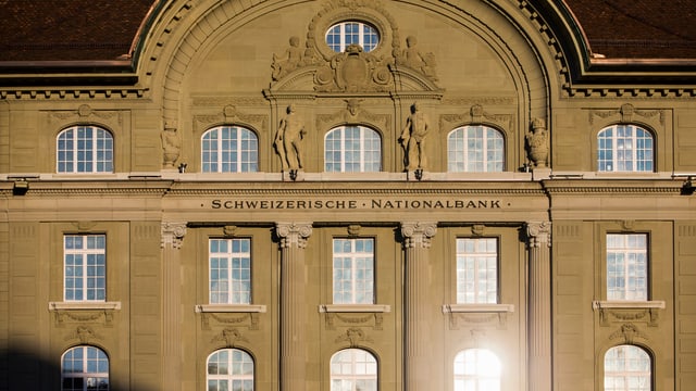 Das Gebäude der Schweizerischen Nationalbank im Sonnenlicht Das Gebäude der Schweizerischen Nationalbank im Sonnenlicht