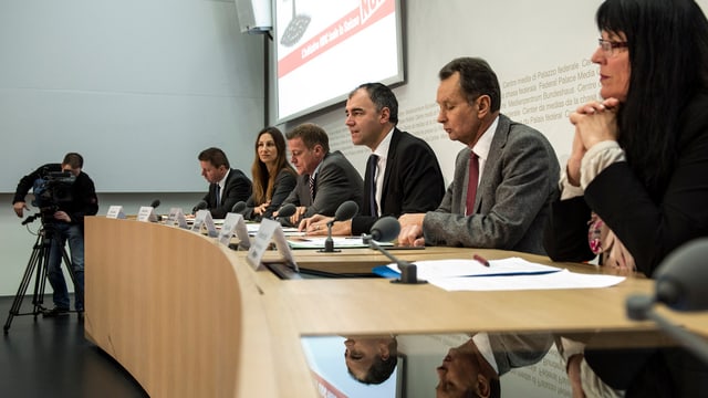 Darbellay, Müller und Co. bekämpfen die SVP-Initiative. Darbellay, Müller und Co. bekämpfen die SVP-Initiative.