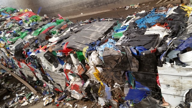 Plastikabfälle auf Paletten und gebündelt. Plastikabfälle auf Paletten und gebündelt.