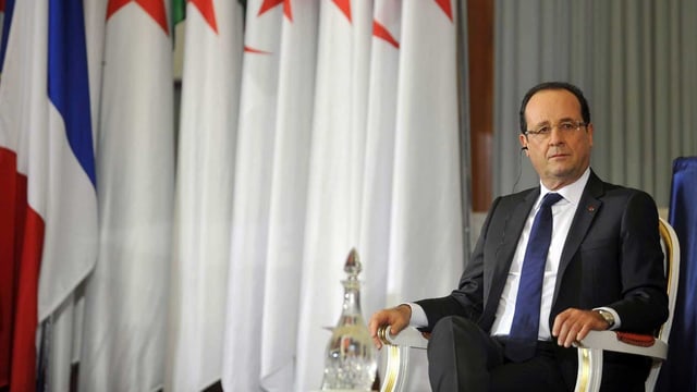 François Hollande in Algier. François Hollande in Algier.