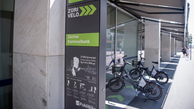 Zwei abgestellte Publibikes. Zwei abgestellte Publibikes.