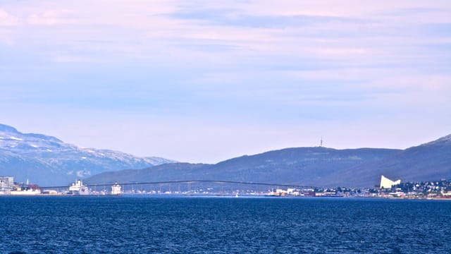 In Tromsö (Norwegen) scheint heute, mindestens theoretisch, während 24 Stunden die Sonne. In Tromsö (Norwegen) scheint heute, mindestens theoretisch, während 24 Stunden die Sonne.