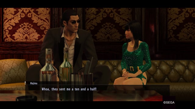 Majima und eine Hostess in einem Club. Majima und eine Hostess in einem Club.