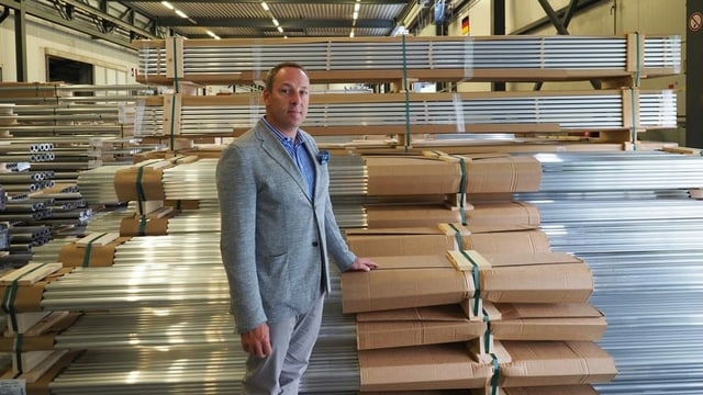 Vor zwei Jahren wusste Patrick Villiger von der Alu Laufen nicht mehr, wohin mit den fertig produzierten Teilen. Vor zwei Jahren wusste Patrick Villiger von der Alu Laufen nicht mehr, wohin mit den fertig produzierten Teilen.