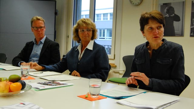 Drei Menschen am Tisch Drei Menschen am Tisch