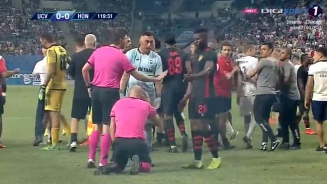 Das Spiel zwischen Craiova und Honved. Das Spiel zwischen Craiova und Honved.