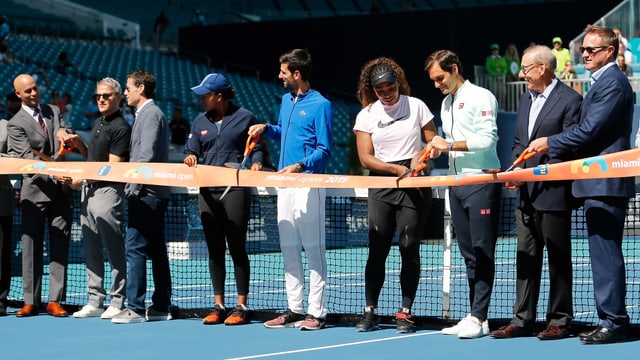 Roger Federer bei der Eröffnung der neuen Tennis-Arena. Roger Federer bei der Eröffnung der neuen Tennis-Arena.