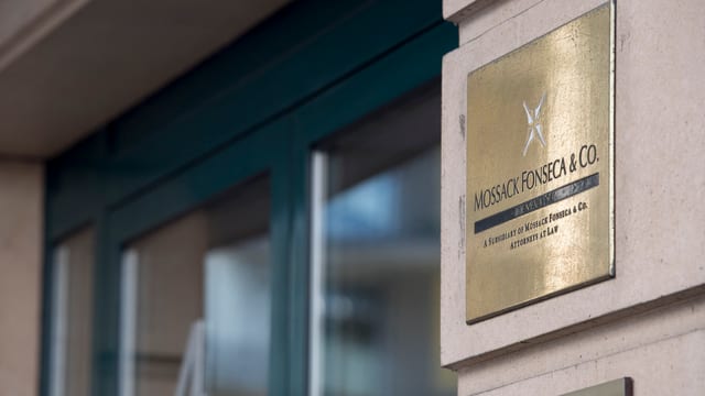 Das goldene Logo der Kanzlei Mossack Fonseca Das goldene Logo der Kanzlei Mossack Fonseca