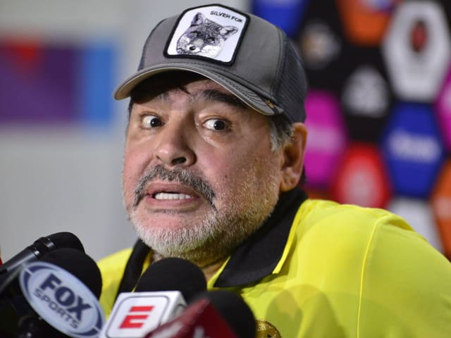 Diego Maradona bei einer Medienkonferenz