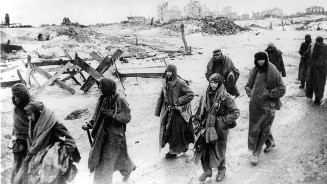 Deutsche Soldaten in Stalingrad nach Gefangennahme. Deutsche Soldaten in Stalingrad nach Gefangennahme.