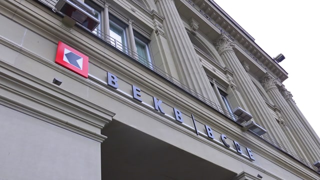 Blick auf die Fassade der Berner Kantonalbank. Blick auf die Fassade der Berner Kantonalbank.