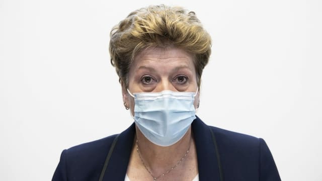 Frau mit Maske. Frau mit Maske.