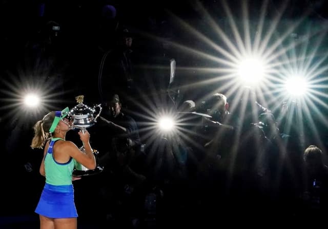 Die 21-jährige Sofia Kenin im Blitzlichtgewitter. Die 21-jährige Sofia Kenin im Blitzlichtgewitter.