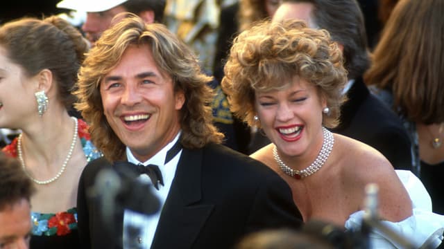 Melanie Griffith und Don Johnson posieren in Abendkleid und Anzug für die Fotografen. Melanie Griffith und Don Johnson posieren in Abendkleid und Anzug für die Fotografen.