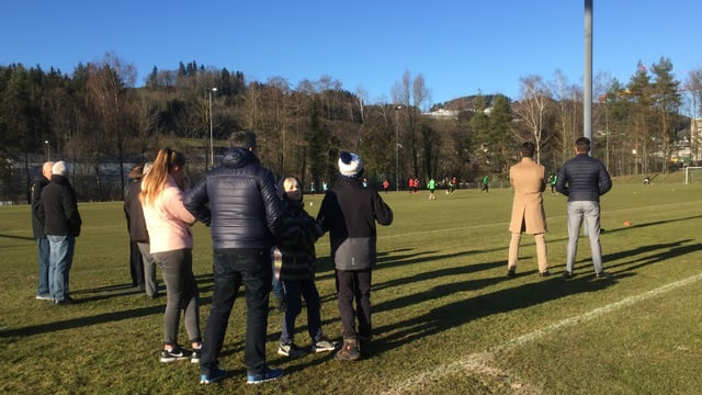 Zaungäste beim Training des FC St. Gallen. Zaungäste beim Training des FC St. Gallen.