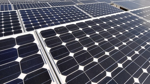 Sonnenstrom aus dem Wallis. Weinproduzent Rouvinez investierte in eine Solaranlage. Sonnenstrom aus dem Wallis. Weinproduzent Rouvinez investierte in eine Solaranlage.