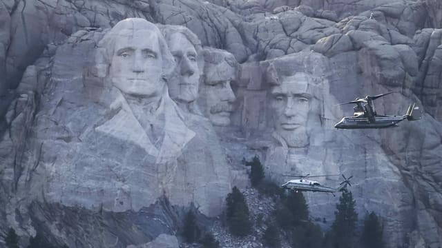 Die Porträts der vier symbolträchtigen US-Präsidenten am Mout Rushmore. Die Porträts der vier symbolträchtigen US-Präsidenten am Mout Rushmore.