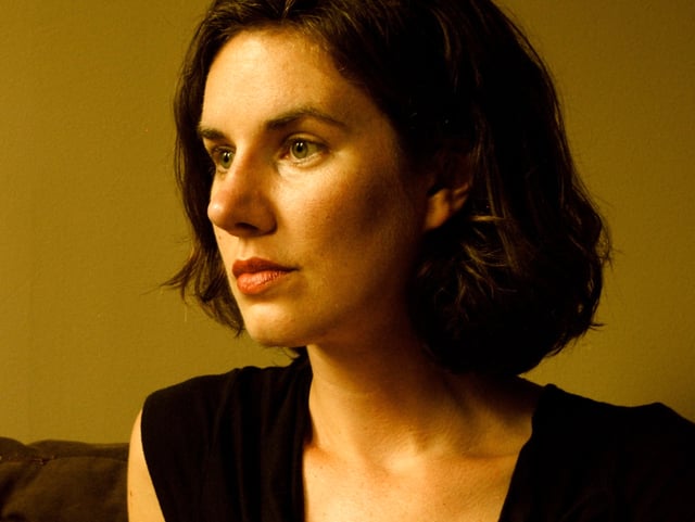 Ein Porträt von Leslie Jamison. Ein Porträt von Leslie Jamison.