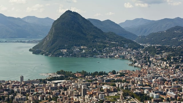 Lugano mit dem San Salvatore. Lugano mit dem San Salvatore.