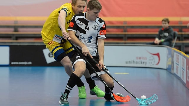Unihockeyspieler in Aktion Unihockeyspieler in Aktion