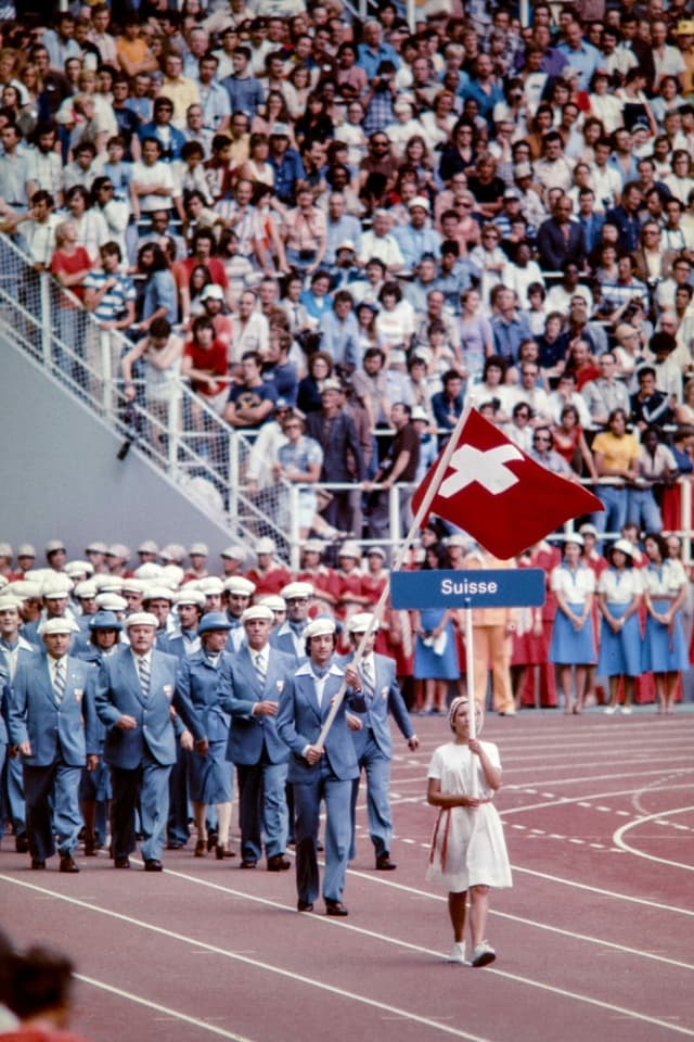 Fechter Kauter 1976 in Montreal beim Einmarsch.