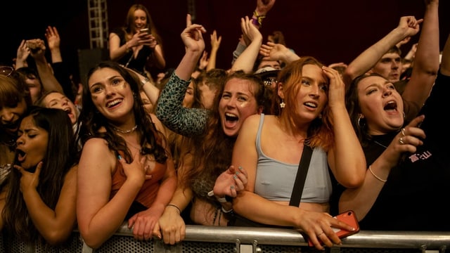 Testlauf für Konzert ohne Schutzmassnahmen in Liverpool mit 5000 Zuschauern (2. Mai). Testlauf für Konzert ohne Schutzmassnahmen in Liverpool mit 5000 Zuschauern (2. Mai).