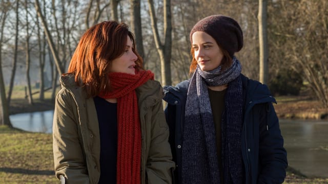 Zwei Frauen draussen in der Natur. Zwei Frauen draussen in der Natur.