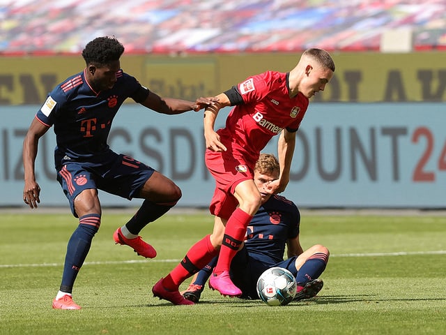 Leverkusens Florian Wirtz traf gegen die Bayern zum 4:2 und ist mit 17 Jahren und 34 Tagen neu der jüngste Bundesliga-Torschütze. Leverkusens Florian Wirtz traf gegen die Bayern zum 4:2 und ist mit 17 Jahren und 34 Tagen neu der jüngste Bundesliga-Torschütze.