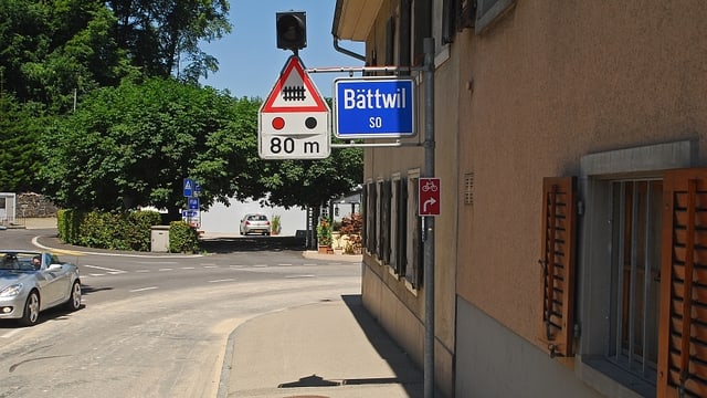 Ortsschild der Solothurner Gmeinde Bättwil. Ortsschild der Solothurner Gmeinde Bättwil.