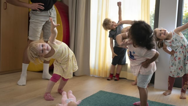 Ganz kleine Kinder sind von der Maskenfrage ausgenommen. Ganz kleine Kinder sind von der Maskenfrage ausgenommen.
