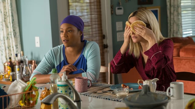 Mia (Tiffany Haddish, links) und Mel (Rose Byrne) teilen nicht nur die Firma, sondern auch die Wohnung. Mia (Tiffany Haddish, links) und Mel (Rose Byrne) teilen nicht nur die Firma, sondern auch die Wohnung.