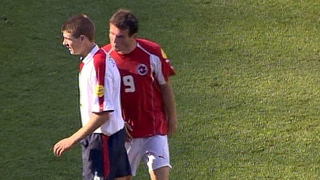 Alex Frei bespuckt Steven Gerrard Alex Frei bespuckt Steven Gerrard