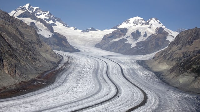 Blick über den Aletschgletscher zum Konkordiaplatz. Blick über den Aletschgletscher zum Konkordiaplatz.