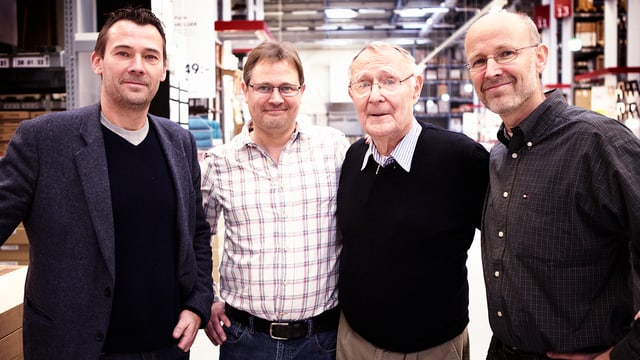 Ingvar Kamprad mit seinen Söhnen Jonas, Mathias und Peter. Ingvar Kamprad mit seinen Söhnen Jonas, Mathias und Peter.