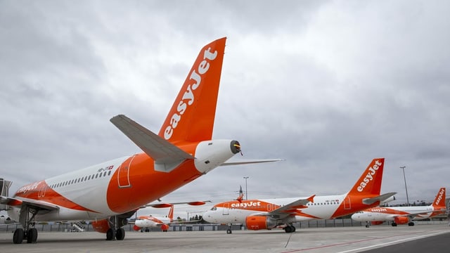 Viele Maschinen des britischen Billigfliegers Easyjet stehen zurzeit auf dem Flughafen in Genf still. Viele Maschinen des britischen Billigfliegers Easyjet stehen zurzeit auf dem Flughafen in Genf still.