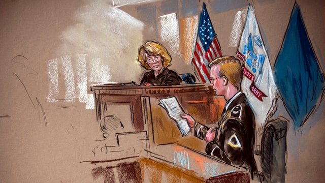 Gerichtszeichnung zeigt Bradley Manning und die Richterin Gerichtszeichnung zeigt Bradley Manning und die Richterin