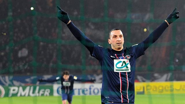 Zlatan Ibrahimovic in Jubelpose. Zlatan Ibrahimovic in Jubelpose.