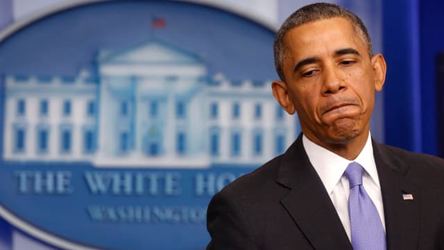 Porträt von Obama, der sein Gesicht verzieht.