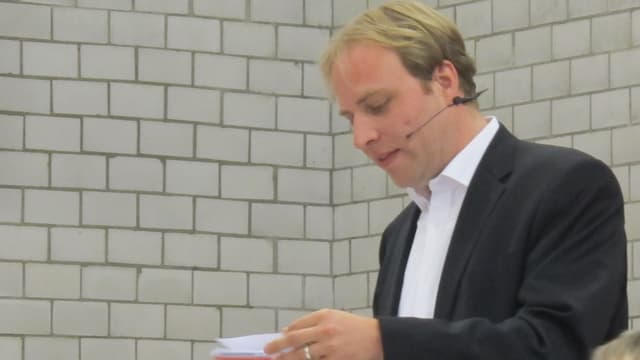 Marco Hardmeier beim Referieren Marco Hardmeier beim Referieren