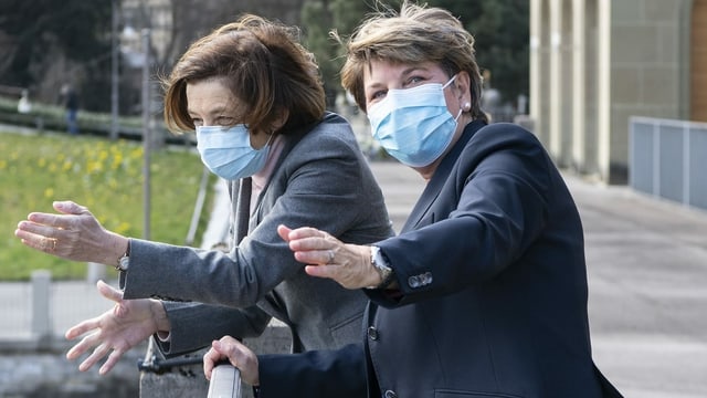Verteidigungsministerin Viola Amherd begrüsst ihrer französische Amtskollegin Florence Parly Verteidigungsministerin Viola Amherd begrüsst ihrer französische Amtskollegin Florence Parly