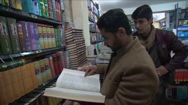 Karimi in seiner Buchhandlung Karimi in seiner Buchhandlung