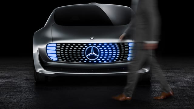 Das Bild zeigt das Forschungsfahrzeug «F 015» von Mercedes-Benz. Das Bild zeigt das Forschungsfahrzeug «F 015» von Mercedes-Benz.